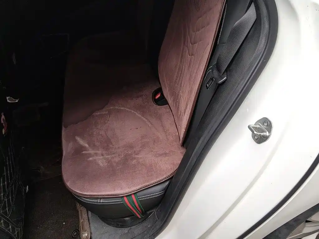 Фото 13 - Geely Emgrand GL