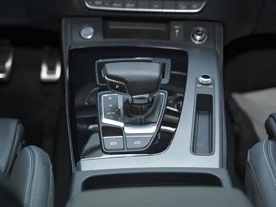 Audi Q5L 2024 Model 40 TFSI Luxury Dynamic фото 23