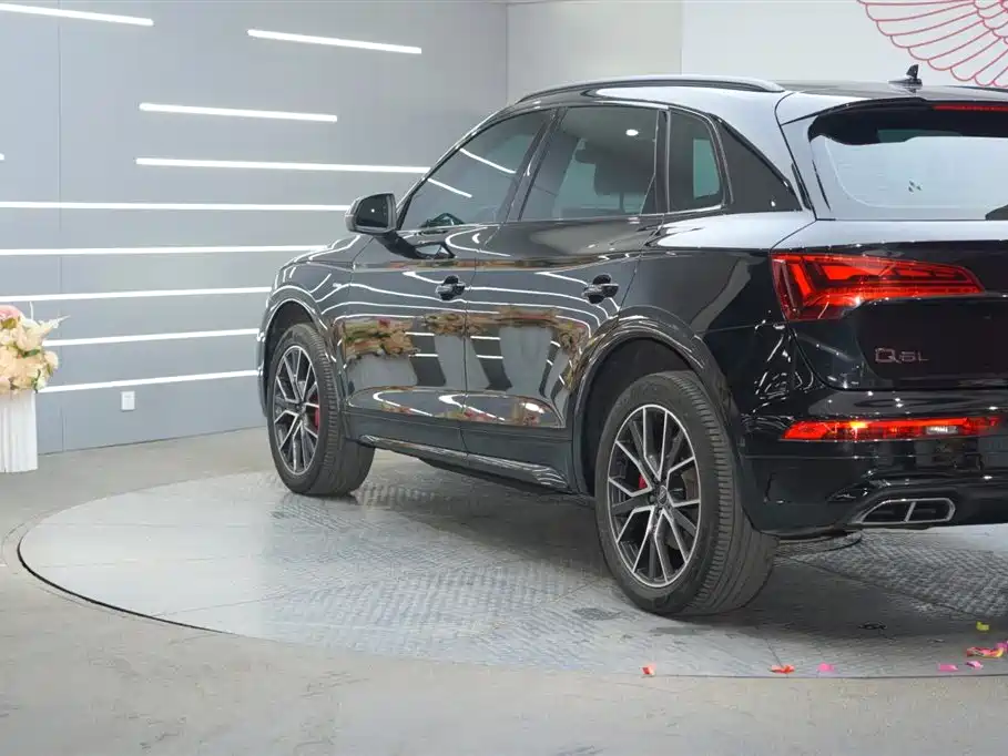 Audi Q5L 2024 Model 45 TFSI Luxury Dynamic фото 3