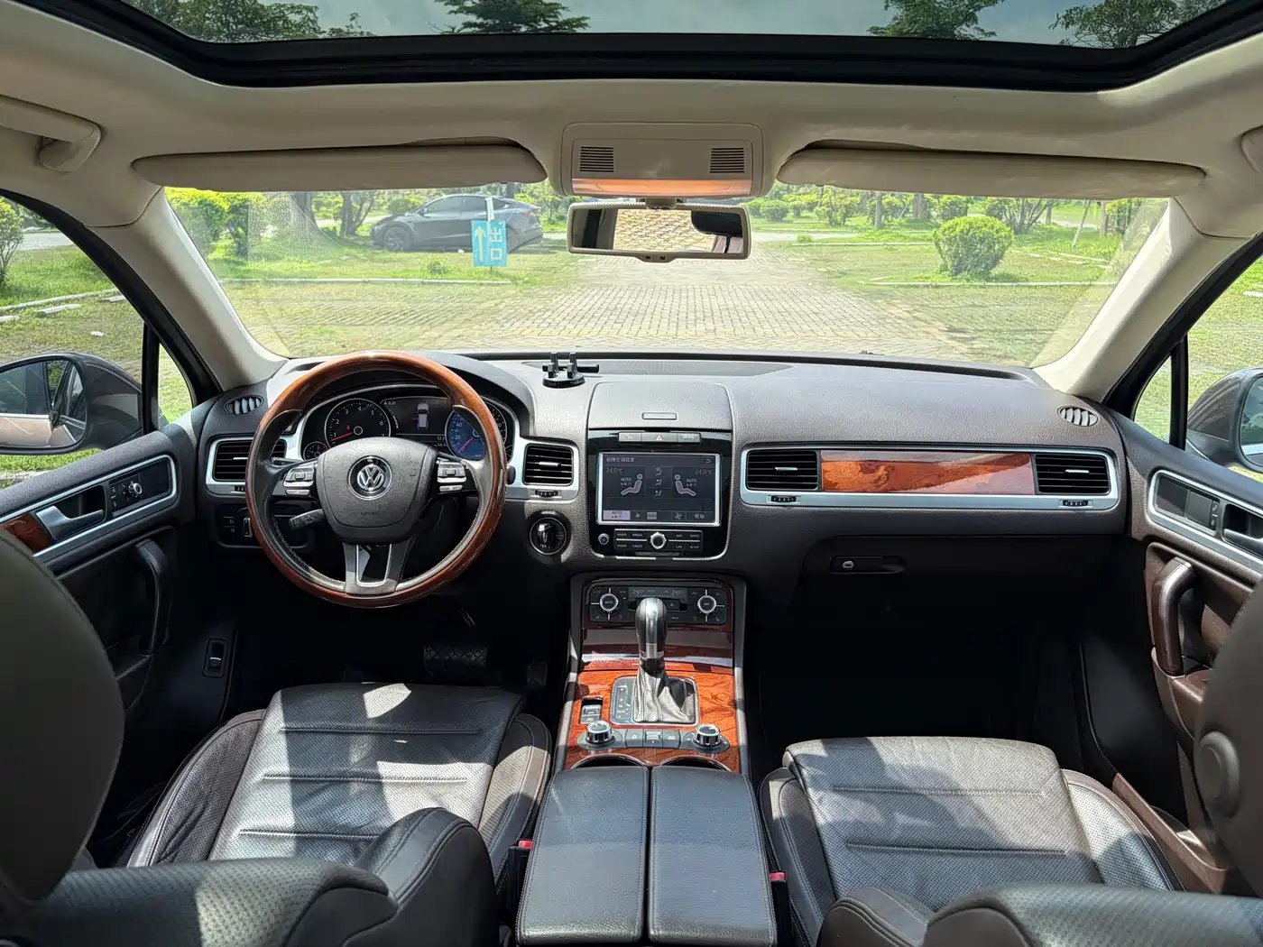 Volkswagen Touareg 2013 3.0TSI X 10th Anniversary Limited Edition фото 13
