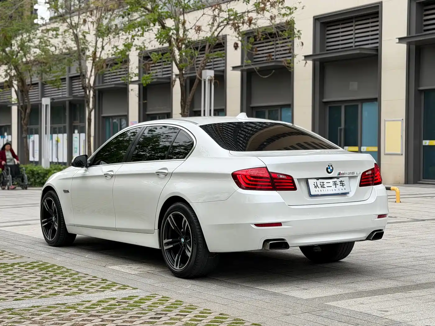 BMW 5 Series 2014 535Li Leadership фото 14