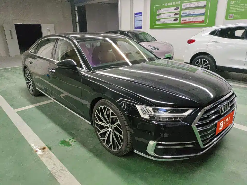 Фото 2 - Audi A8