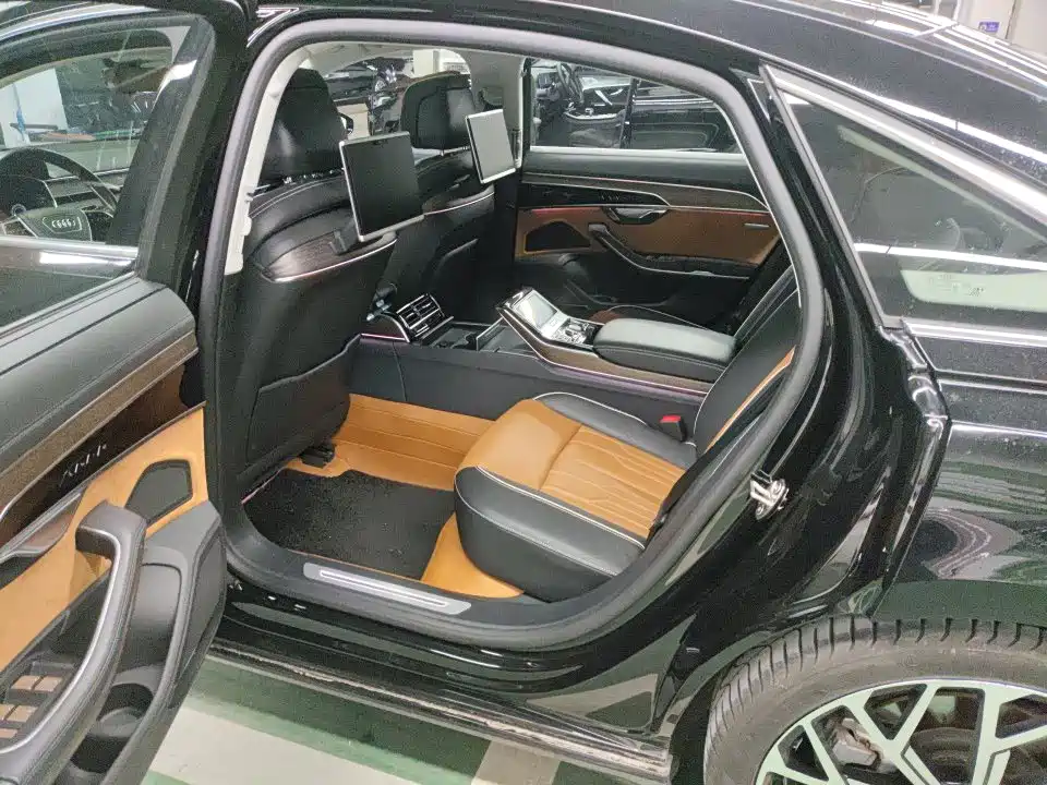 Фото 4 - Audi A8