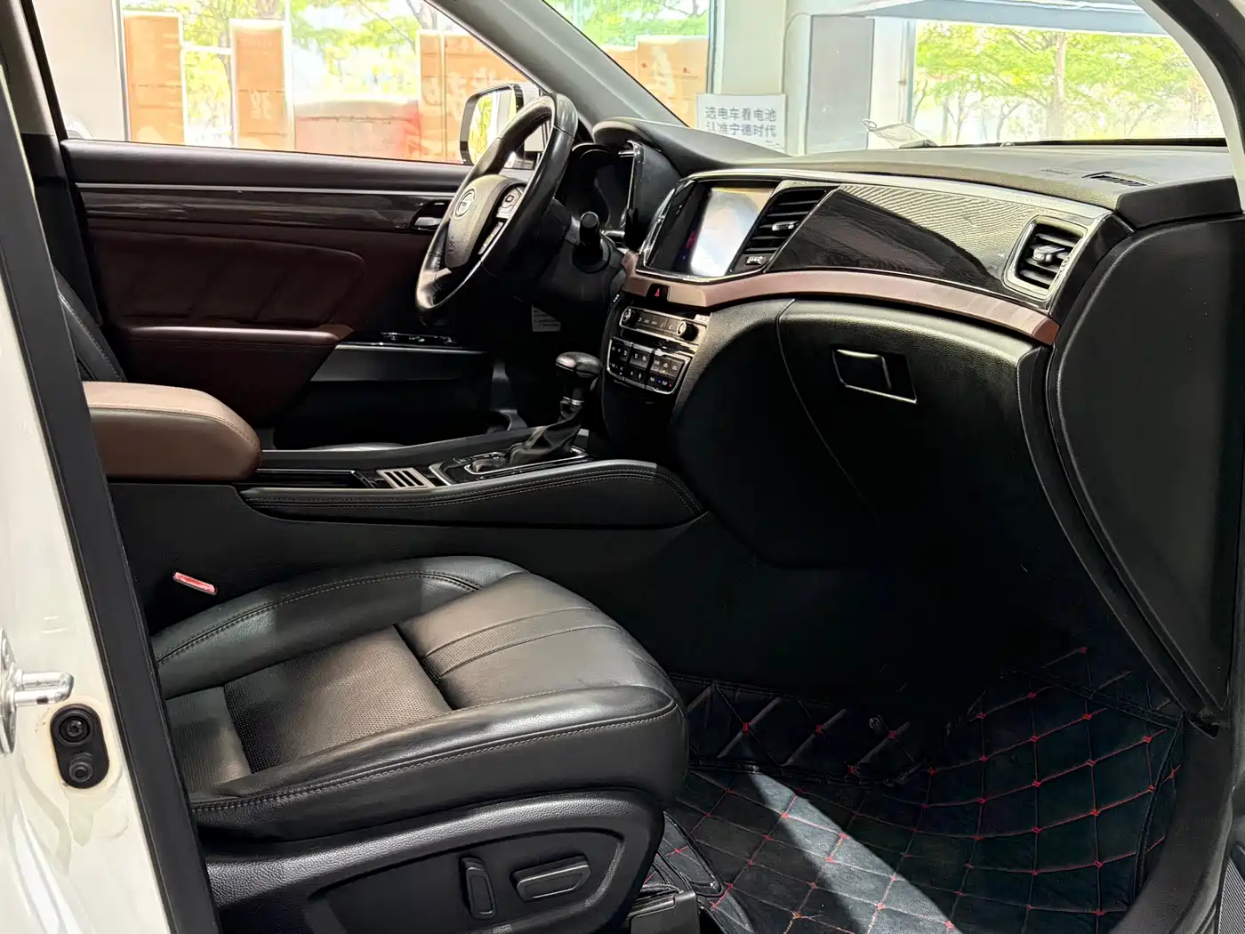 GAC Trumpchi Trumpchi GS8 2017 320T 2WD Luxury Edition (7-Seater) фото 20