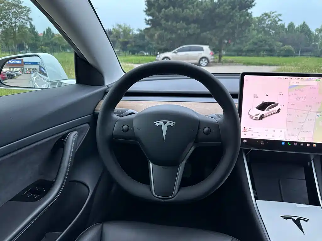صورة 18 - Tesla Model 3