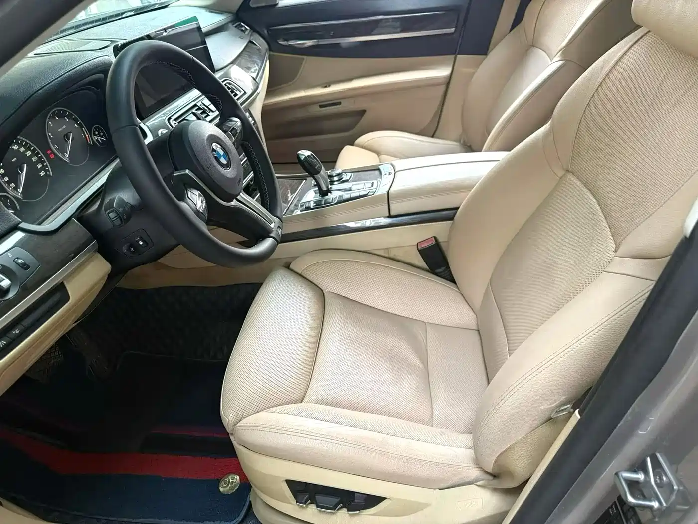 BMW 7 Series 2011 750Li xDrive фото 3