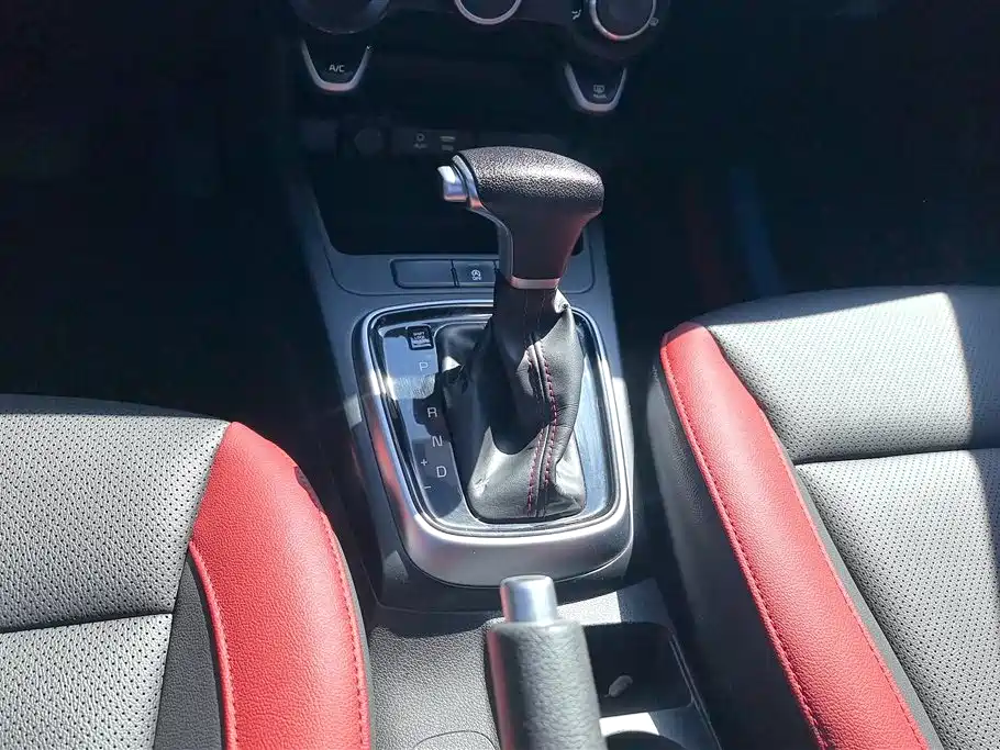 Kia KX CROSS 2018 1.6L Automatic Smart Sunroof Edition фото 16