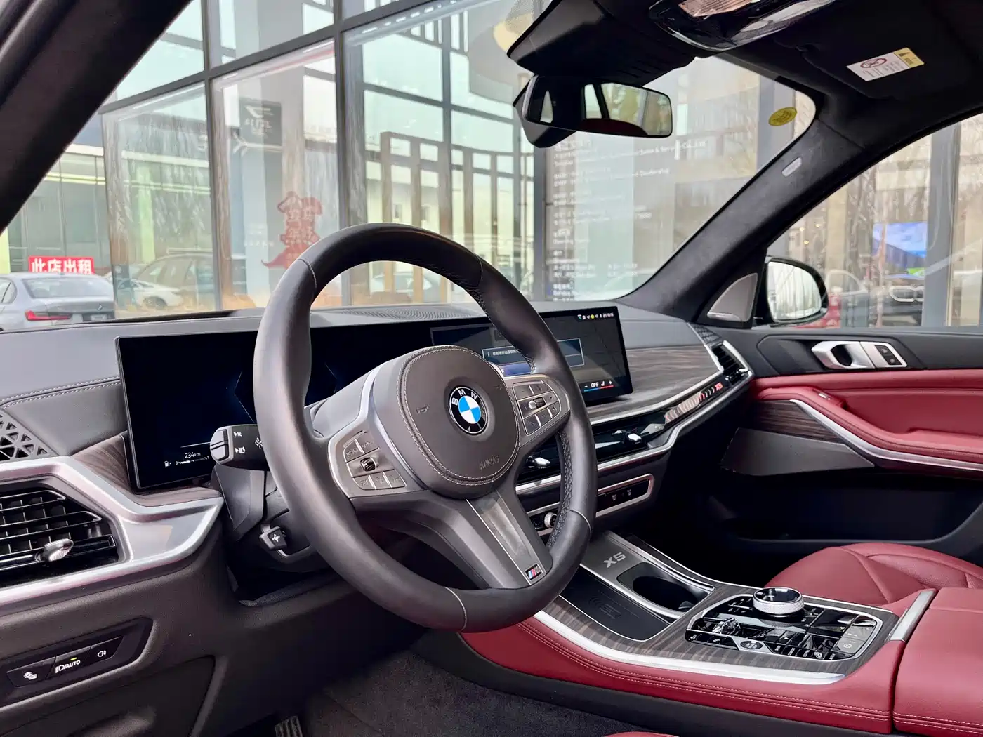 BMW X5 2025 Model xDrive 40Li M Sport Blackout Package фото 8