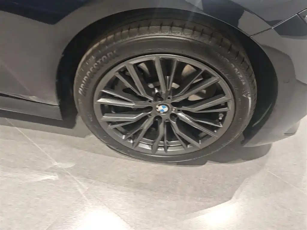 BMW 3 Series 2023 330i M Sport Shadow Edition фото 14