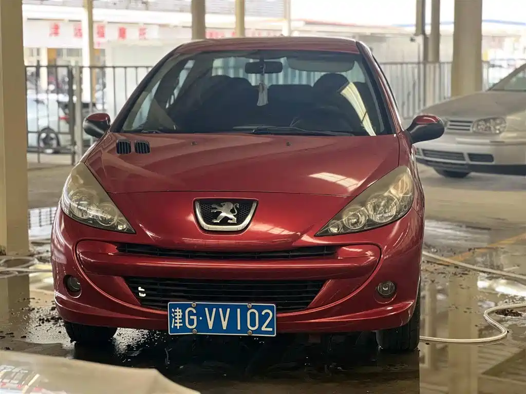 Peugeot 207 2011 Sedan 1.4L Manual Pinle Edition фото 2