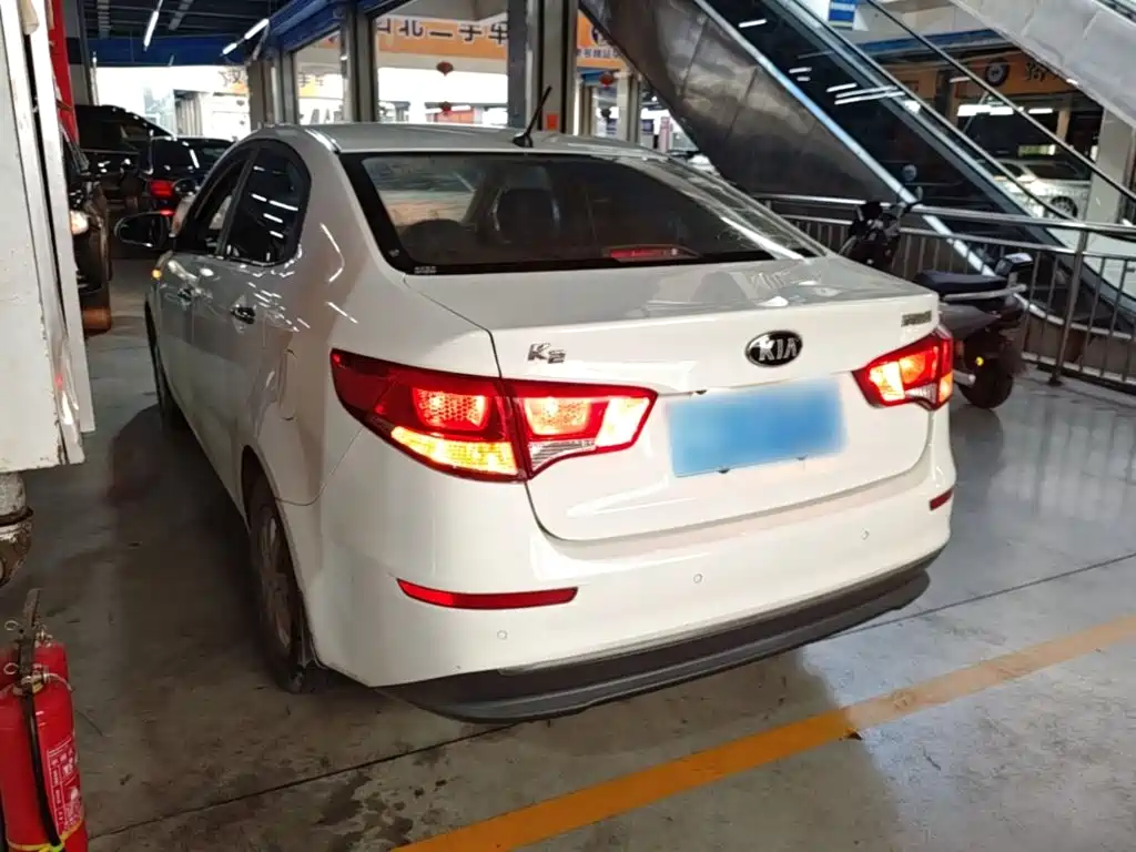 Kia K2 2017 2015 Sedan 1.4L AT GLS