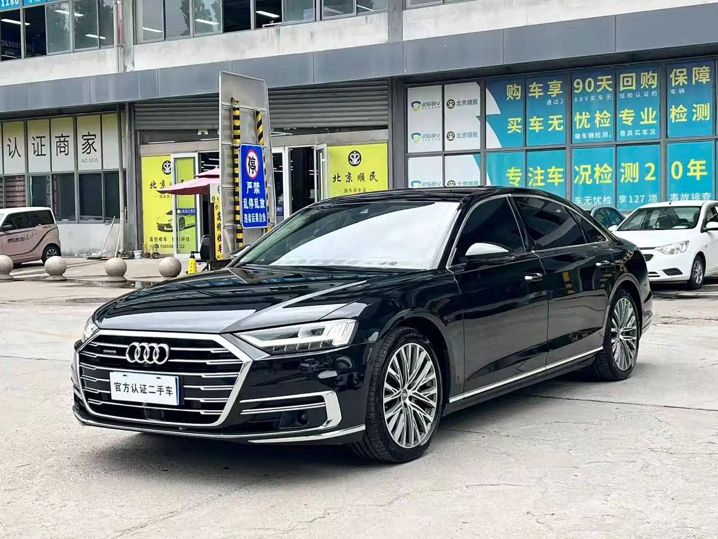 Фото 1 - Audi A8