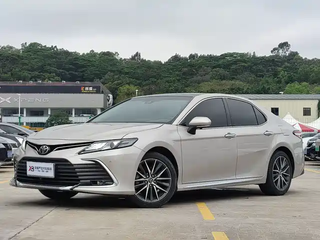 TOYOTA CAMRY