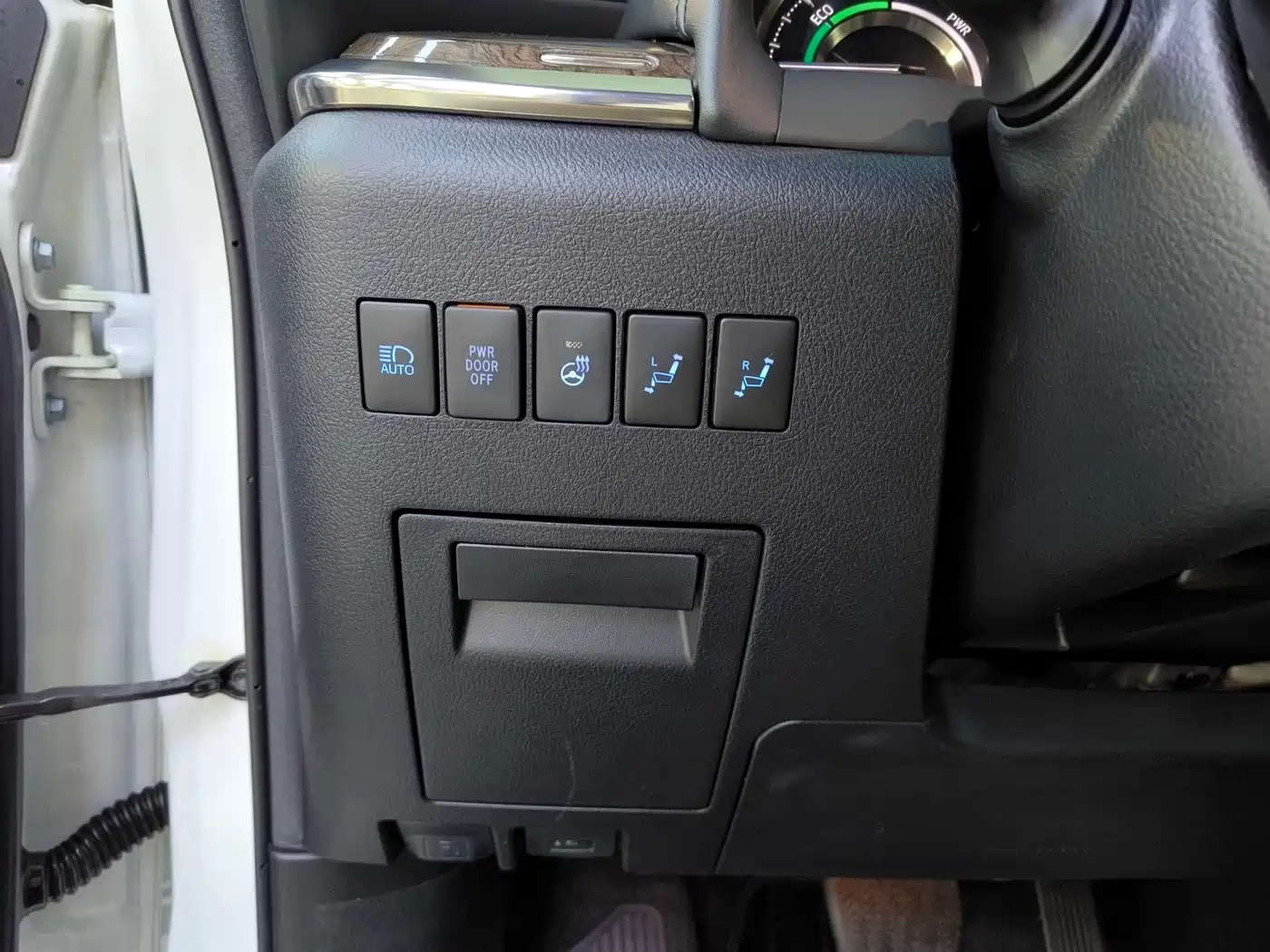 Toyota Vellfire 2019 Hybrid 2.5L HV Premium Edition фото 22