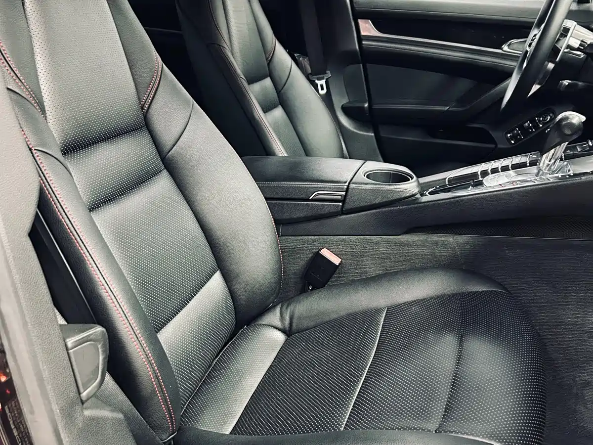 Porsche Panamera 2011 2010 Panamera 4 3.6L