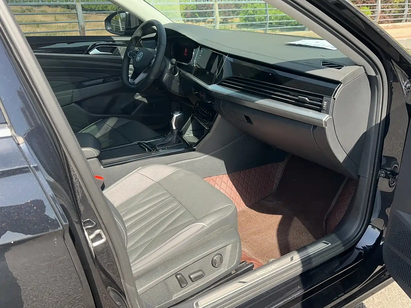 Volkswagen Passat 2023 330TSI Starlight Luxury Edition фото 24
