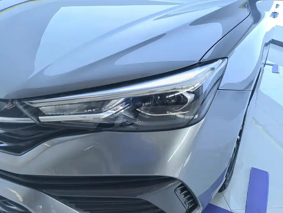 Фото 5 - Roewe i5