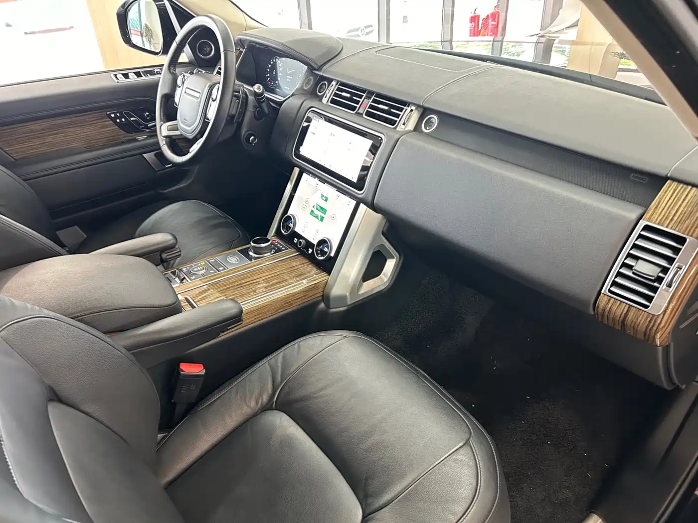 Land Rover Range Rover 2019 3.0 SC V6 Golden Age Edition фото 26