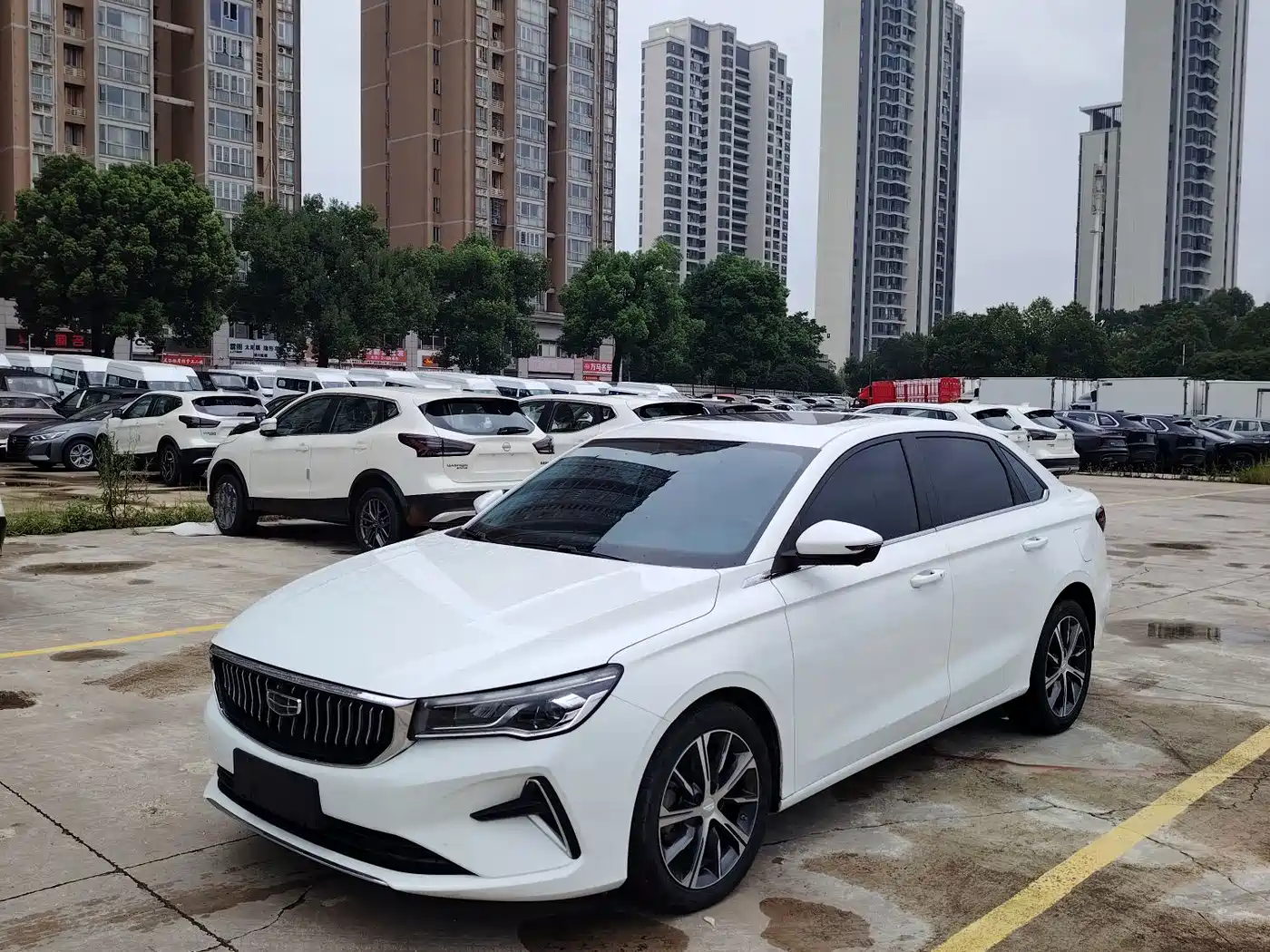 Фото 1 - Geely Emgrand