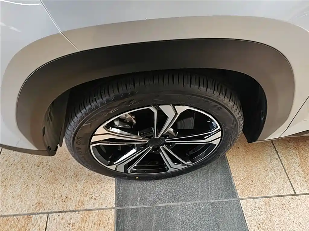 Geely Galaxy Galaxy L7 2025 EM-i 115km Explorer+ Edition фото 23