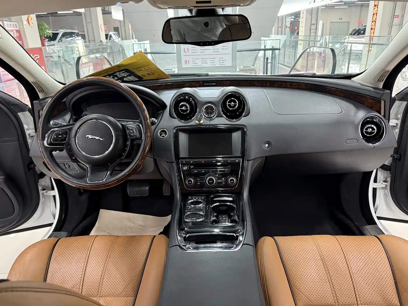 Jaguar XJ 2015 2015 XJL 3.0 SC AWD Panorama Business