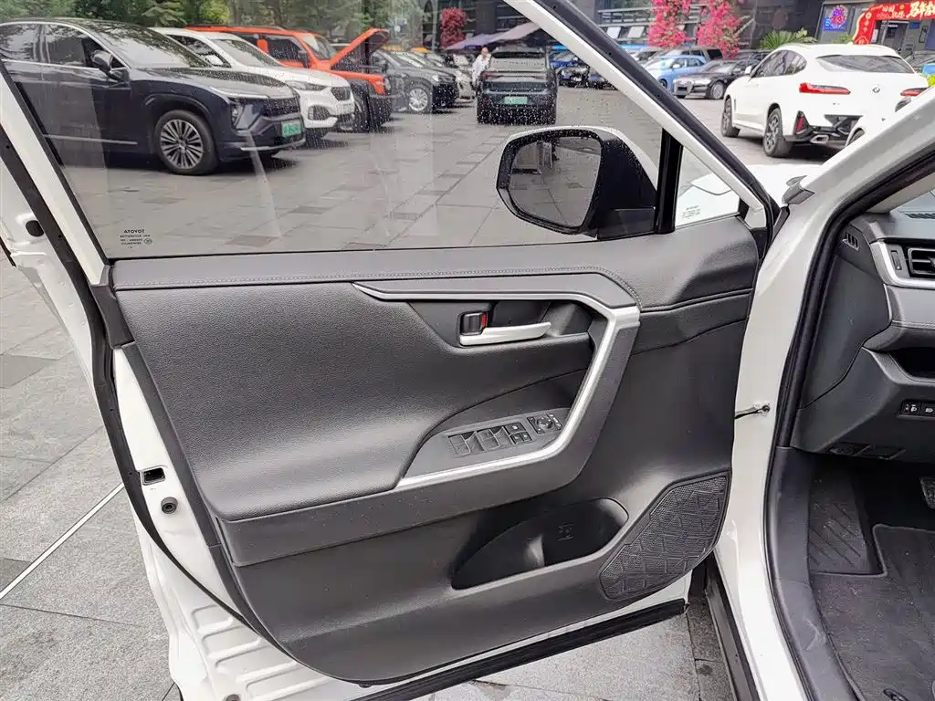 Toyota Wildlander 2021 2.0L CVT 2WD Luxury Edition фото 6