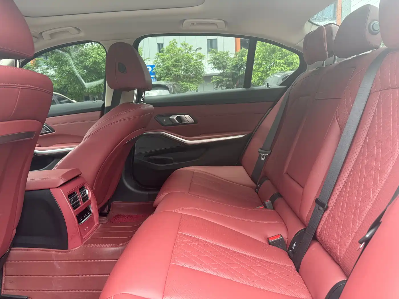 BMW 3 Series 2024 325Li M Sport Shadowline Package фото 16