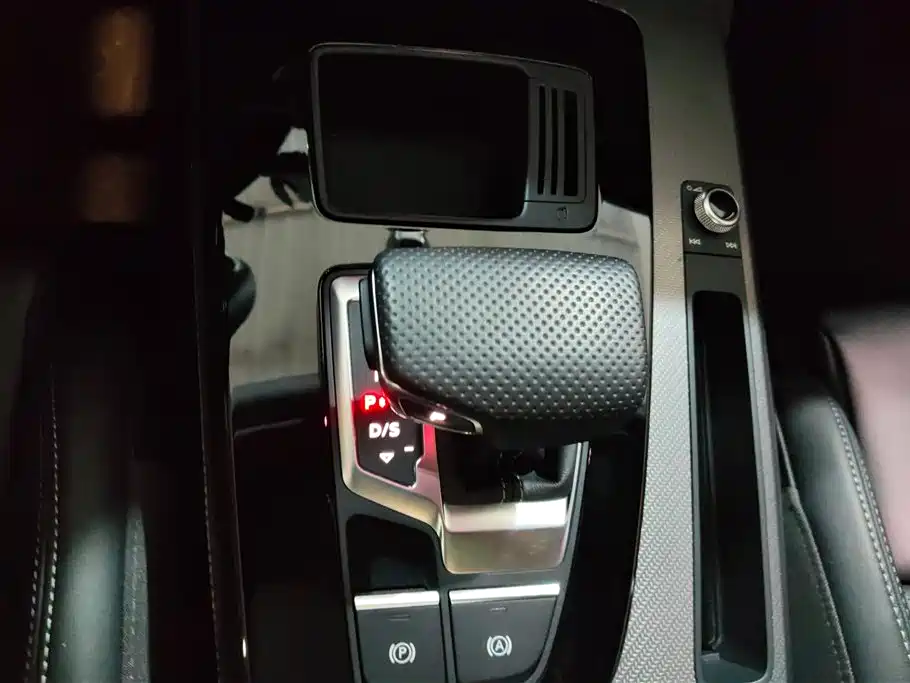 Audi Q5L 2024 Model 40 TFSI Luxury Dynamic фото 16