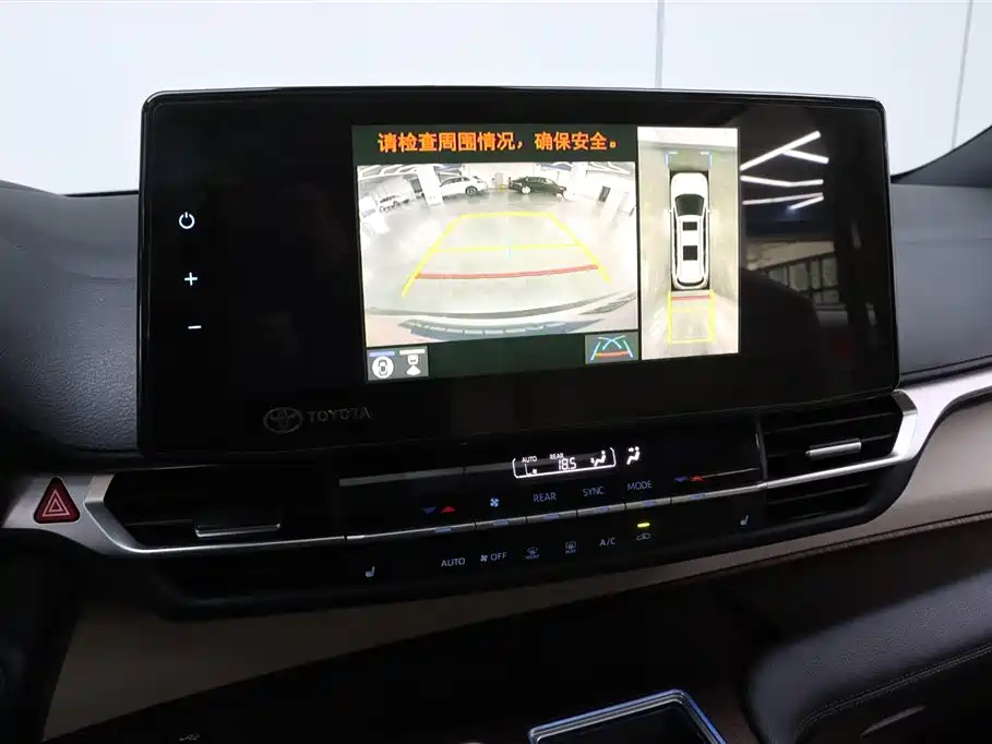 Toyota Granvia 2022 2.5L Hybrid Premium Edition фото 9