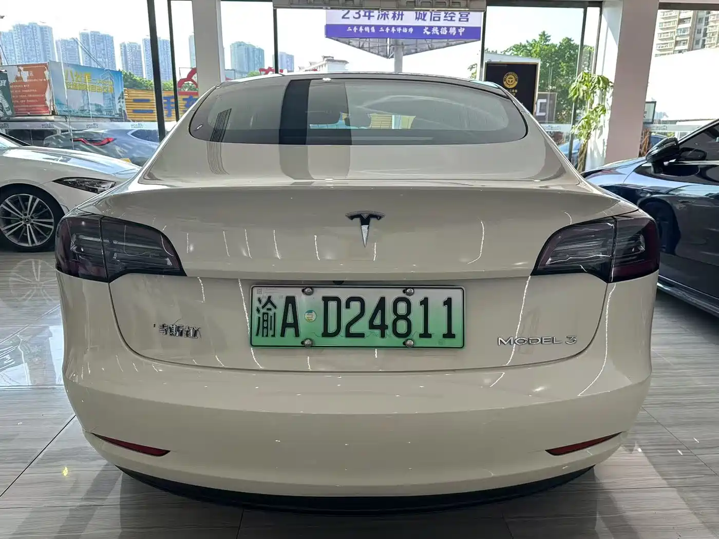 TESLA MODEL 3