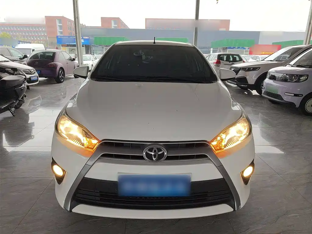 Toyota YARiS L Zhi Xuan 2015 1.5G Manual Sunroof Special Edition фото 3