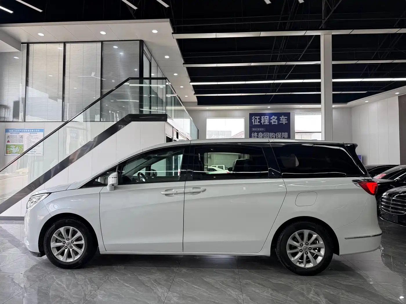 Buick GL8 2018 ES 28T Comfort Type China VI фото 3