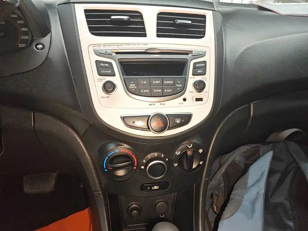 Hyundai Reina 2014 Model 1.4L Automatic GLX фото 13