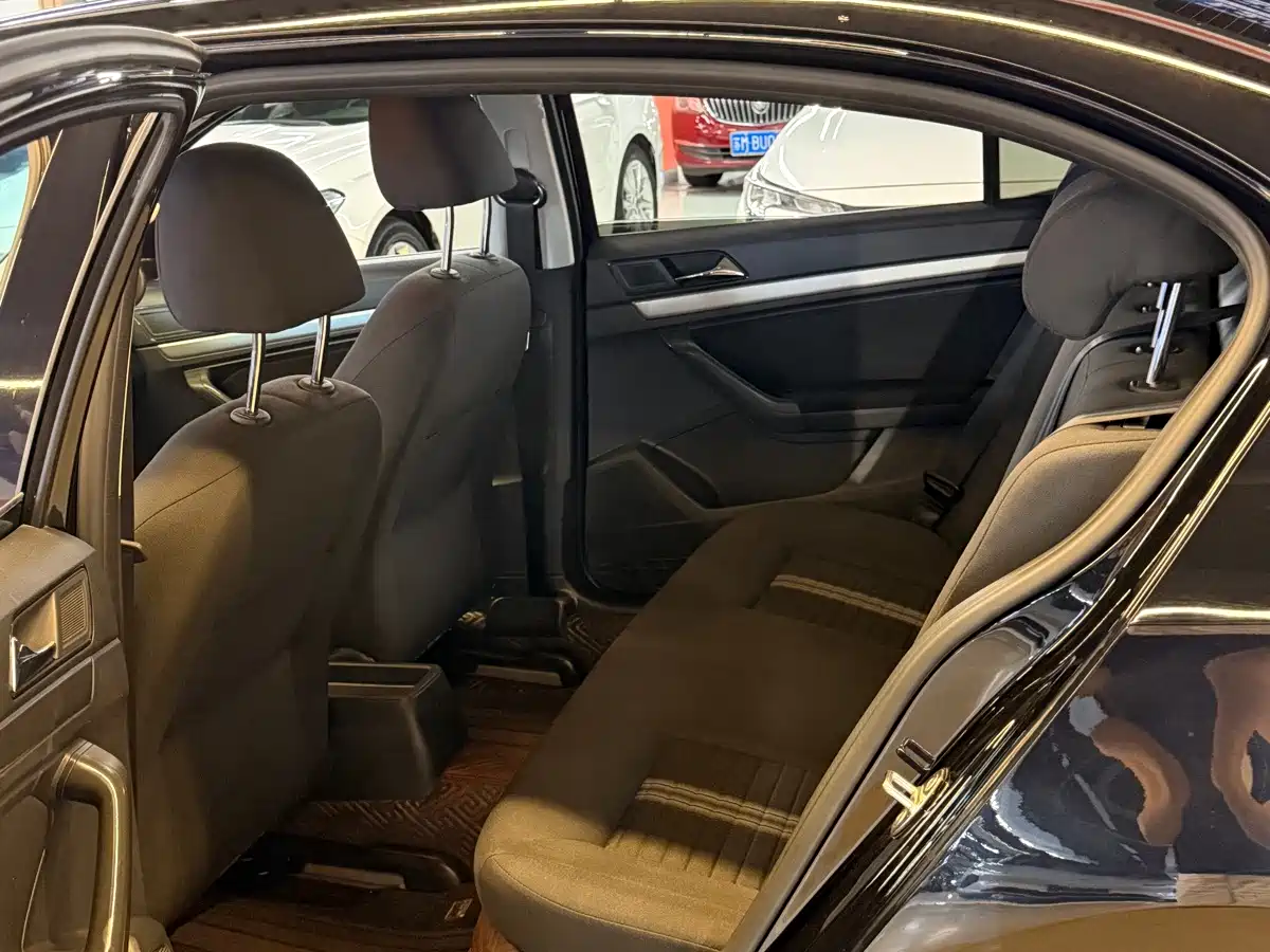Фото 8 - Volkswagen Lavida