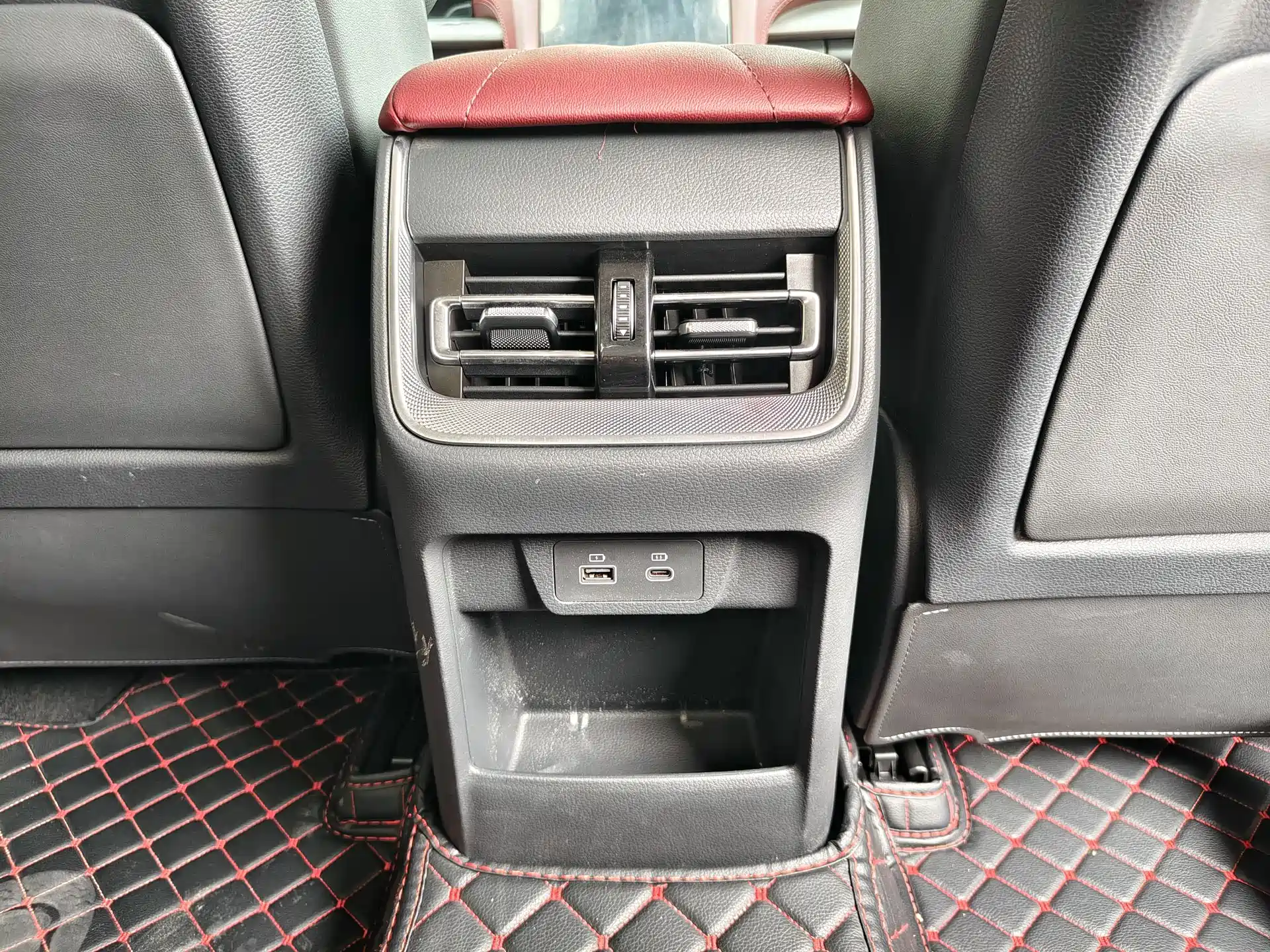 Фото 7 - Hongqi H5