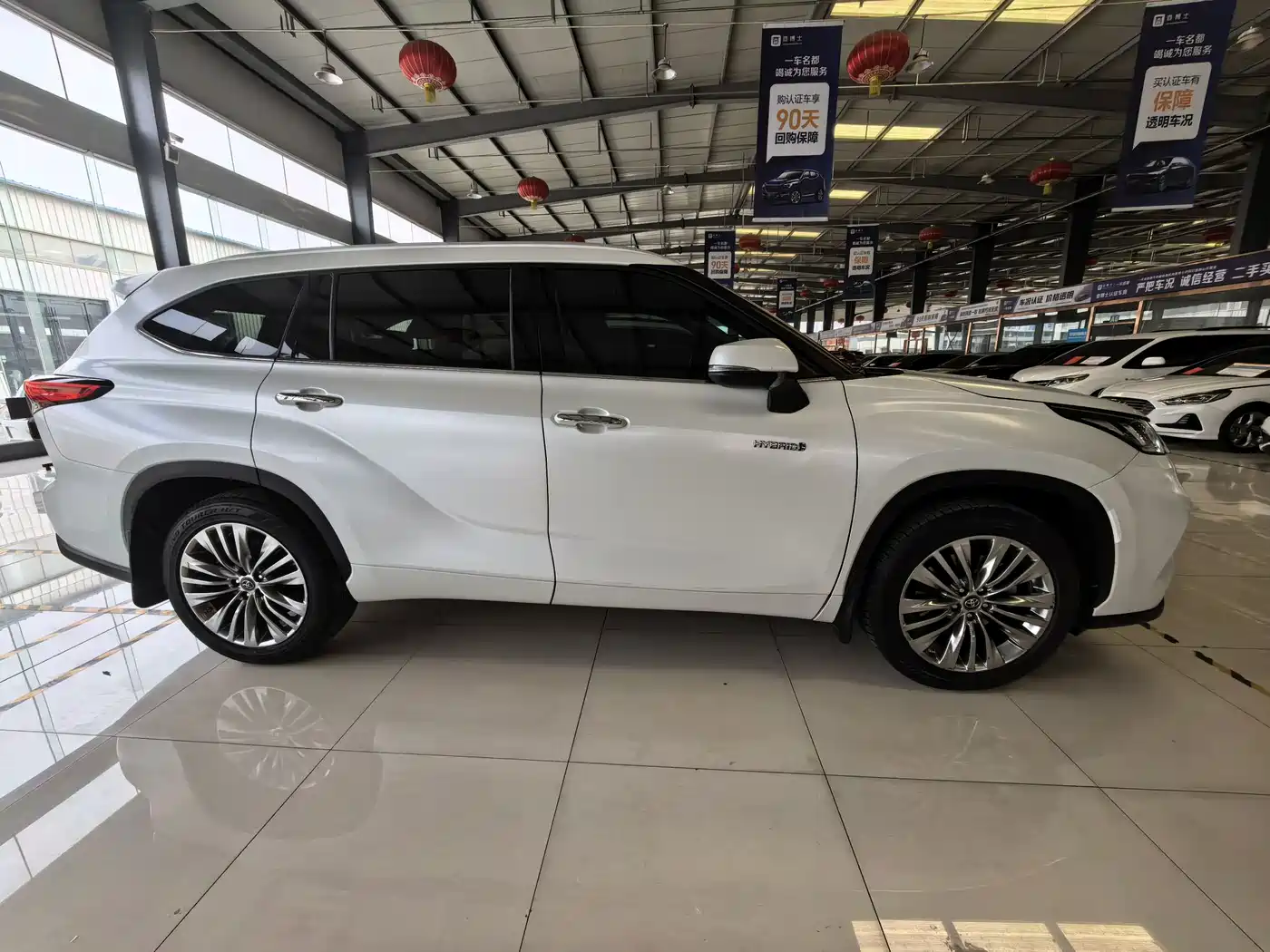 Toyota Highlander 2022 Model Dual Engine 2.5L 4WD Premium Edition 7-Seater фото 4