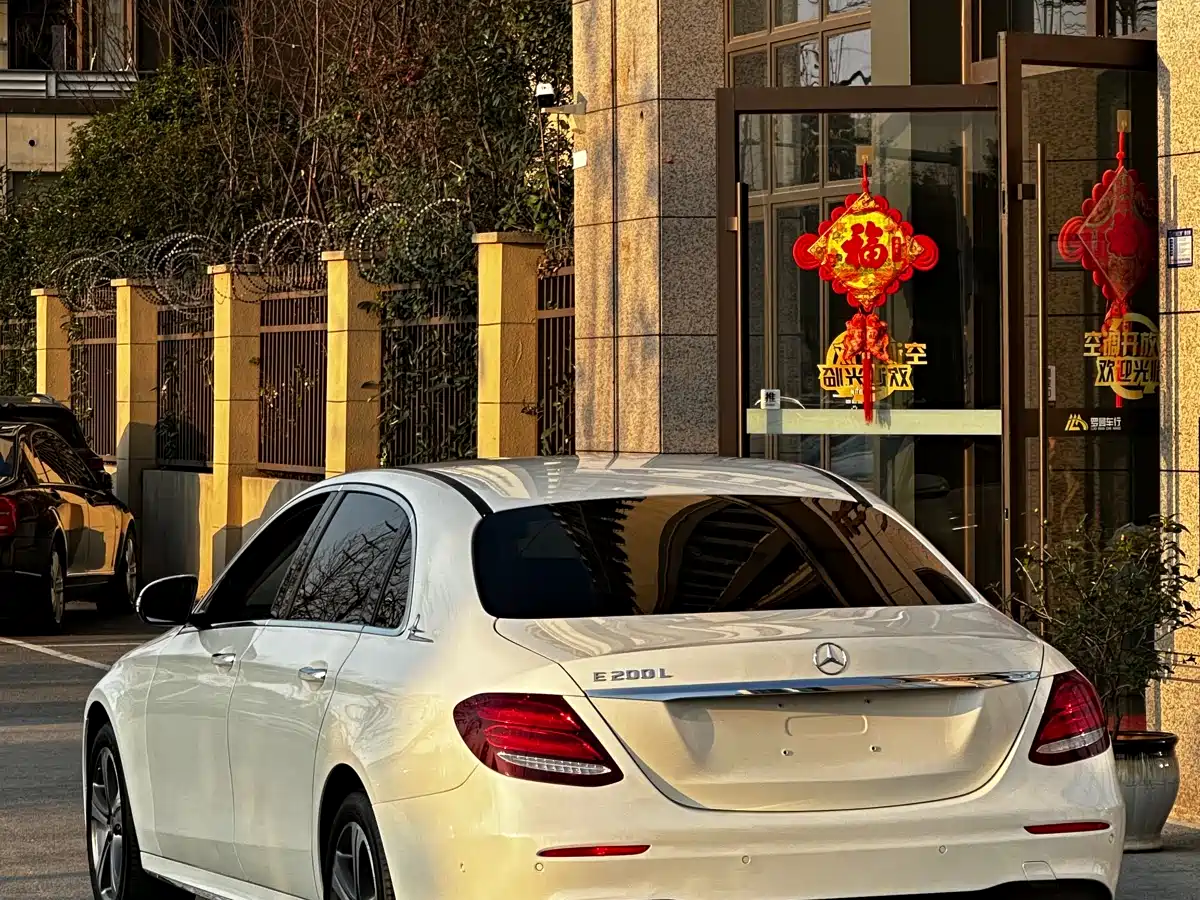 Mercedes-Benz E-Class 2018 E 200 L Sport фото 4