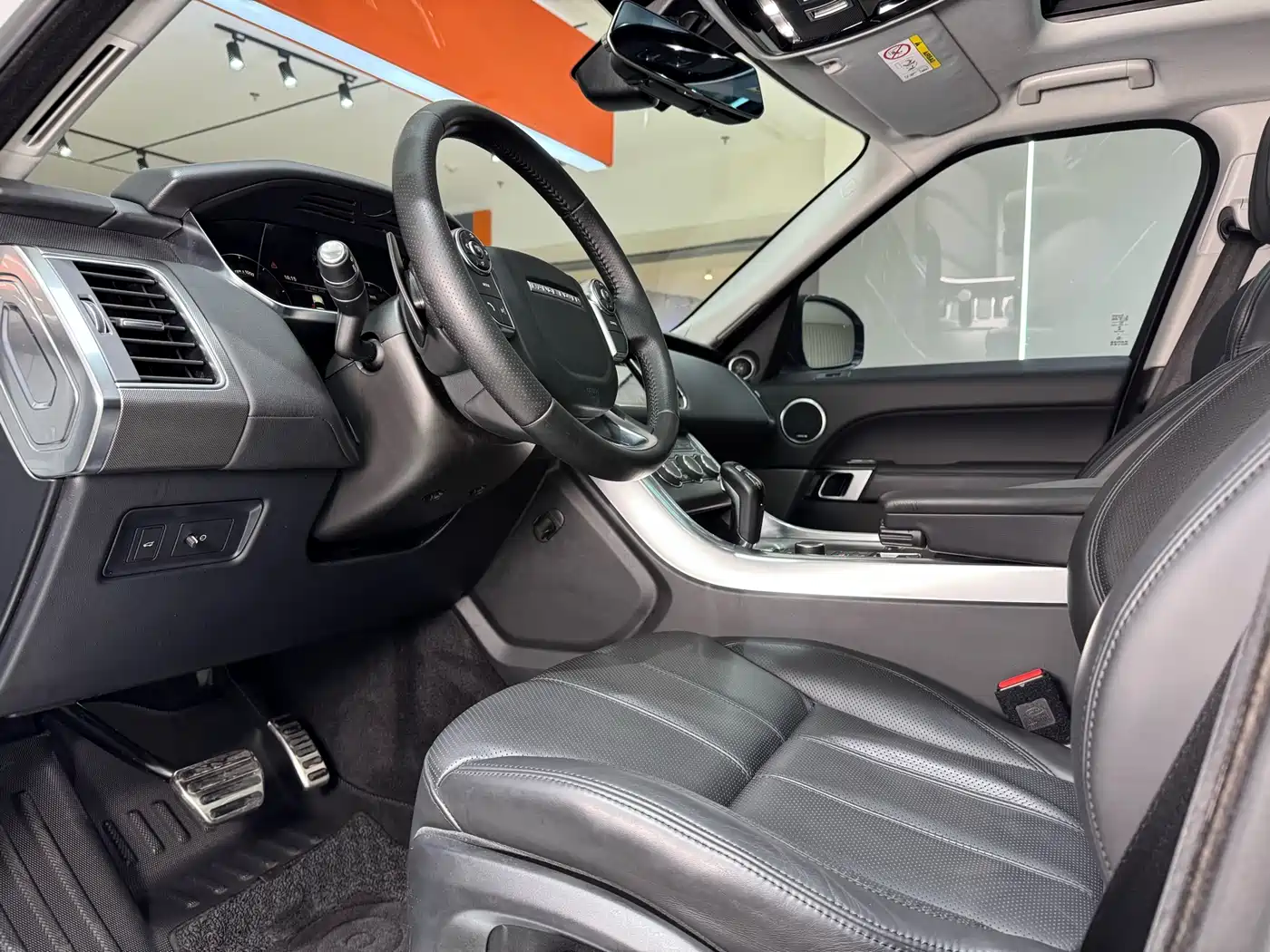 Land Rover Range Rover Sport 2016 Model 3.0 SC V6 HSE DYNAMIC фото 11