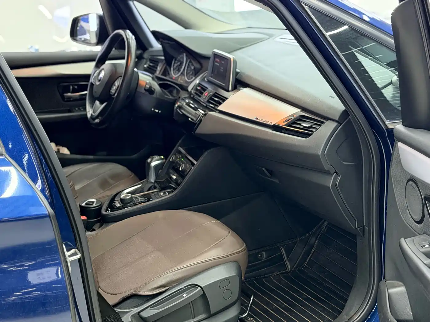 BMW 2 Series Touring 2016 218i Fashion Model фото 10
