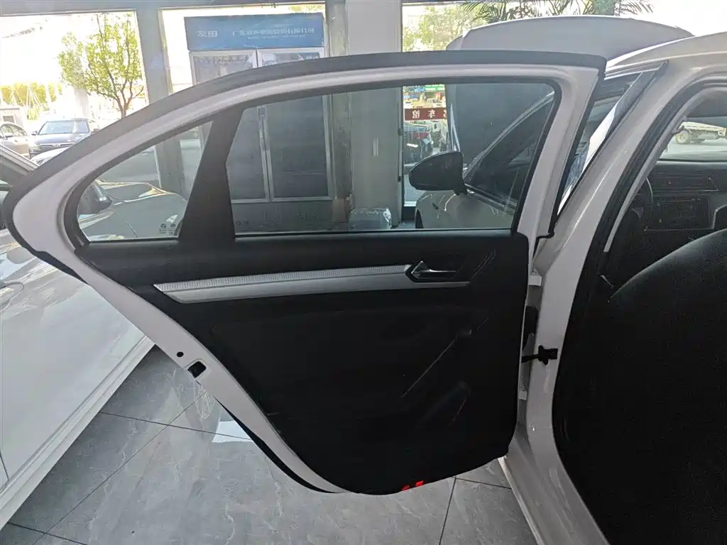 Volkswagen Lamando 2021 230TSI DSG Fashion Edition фото 22