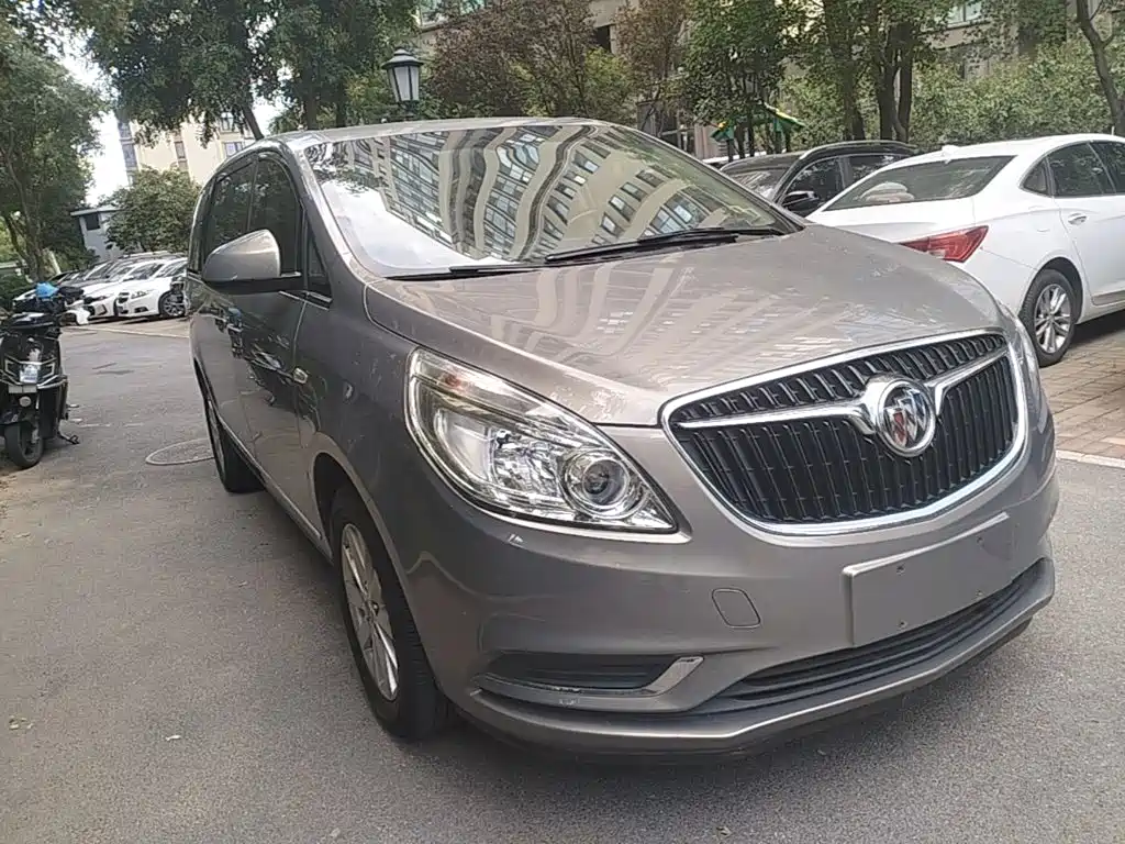 Фото 4 - Buick GL8