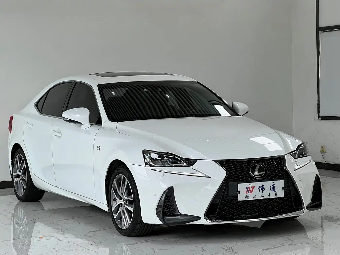 LEXUS IS