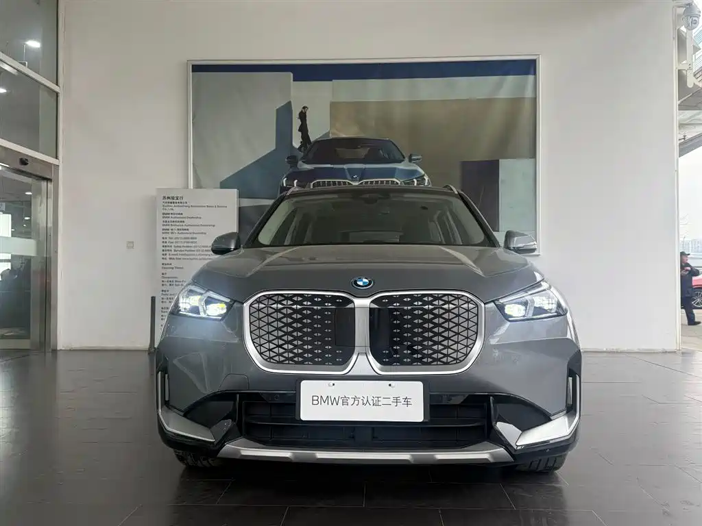 BMW IX1