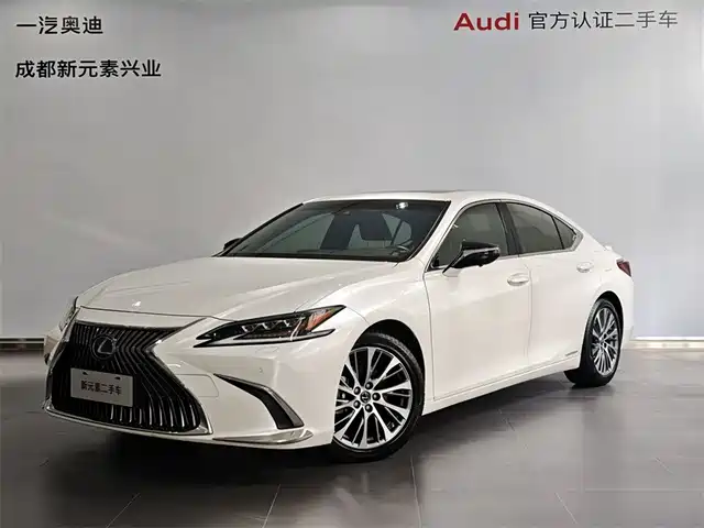 Lexus ES 2020 300h Ultimate Edition — фото 1