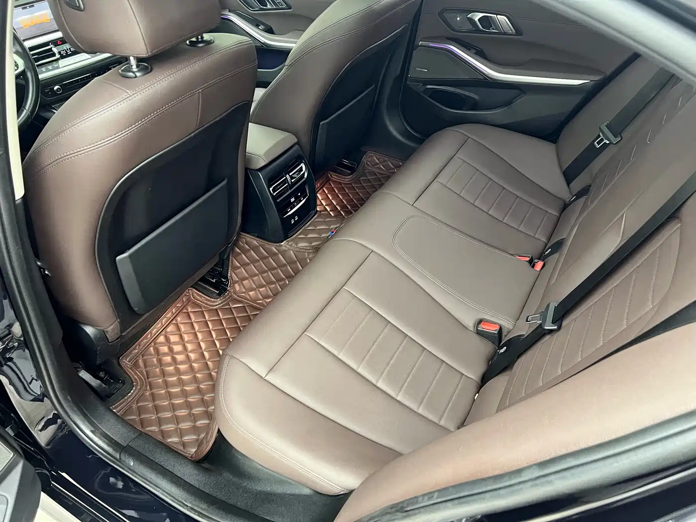 BMW 3 Series 2021 325i M Sport Night Edition фото 16