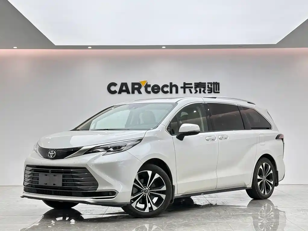 Photo 1 - Toyota Sienna
