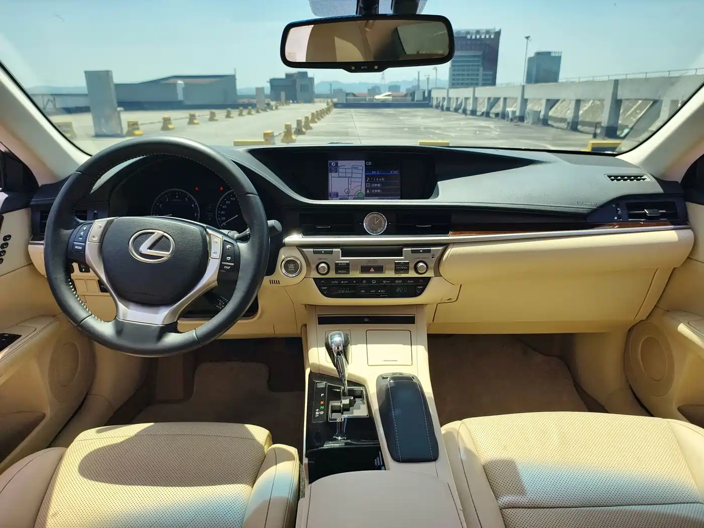 Photo 24 - Lexus ES