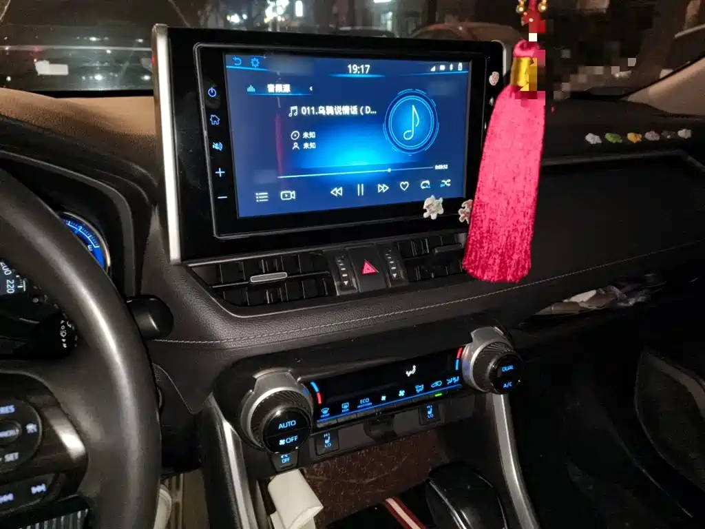 Toyota RAV4 Rongfang 2020 Hybrid 2.5L E-CVT AWD Flagship Edition фото 6