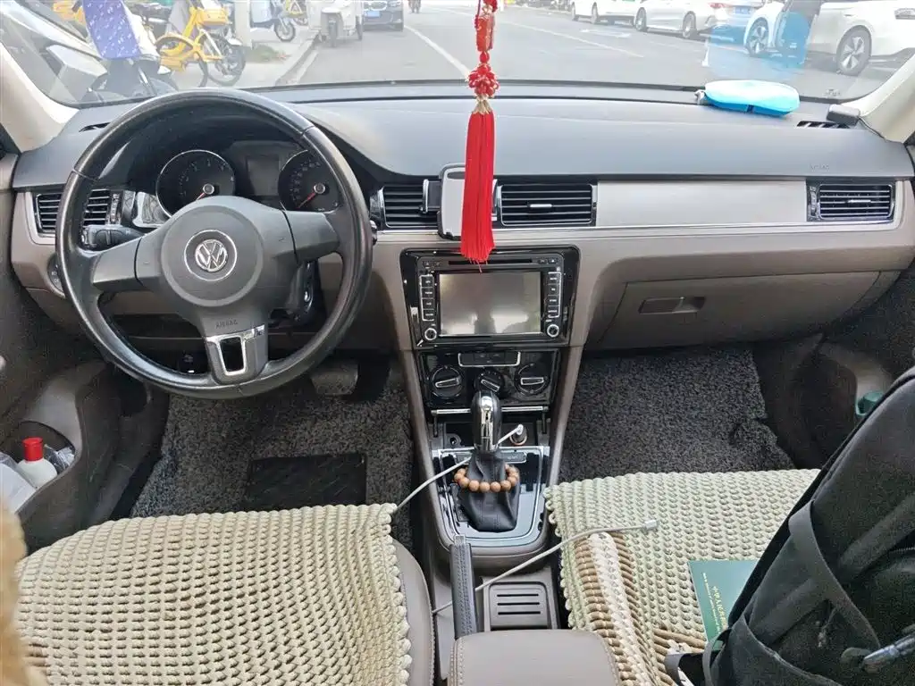 Volkswagen Bora 2014 1.6L Automatic Comfort Edition фото 13