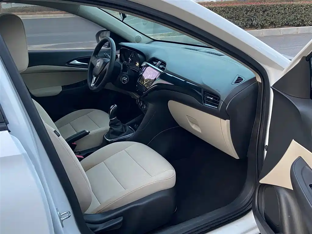 Buick Excelle 2018 15N Manual Elite фото 6